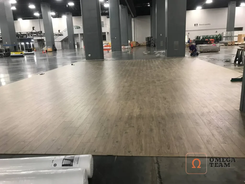 833-LVP COMMERCIAL