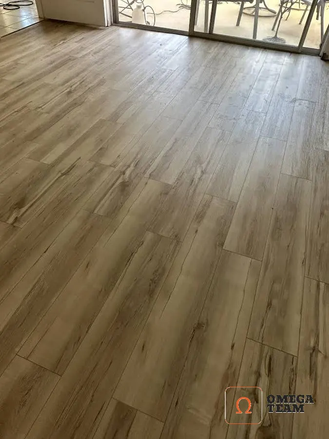 835-LAMINATE FLOOR